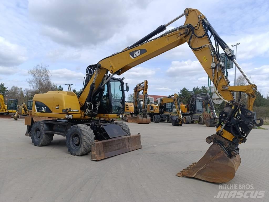 CAT M 313 D حفارات بعجل