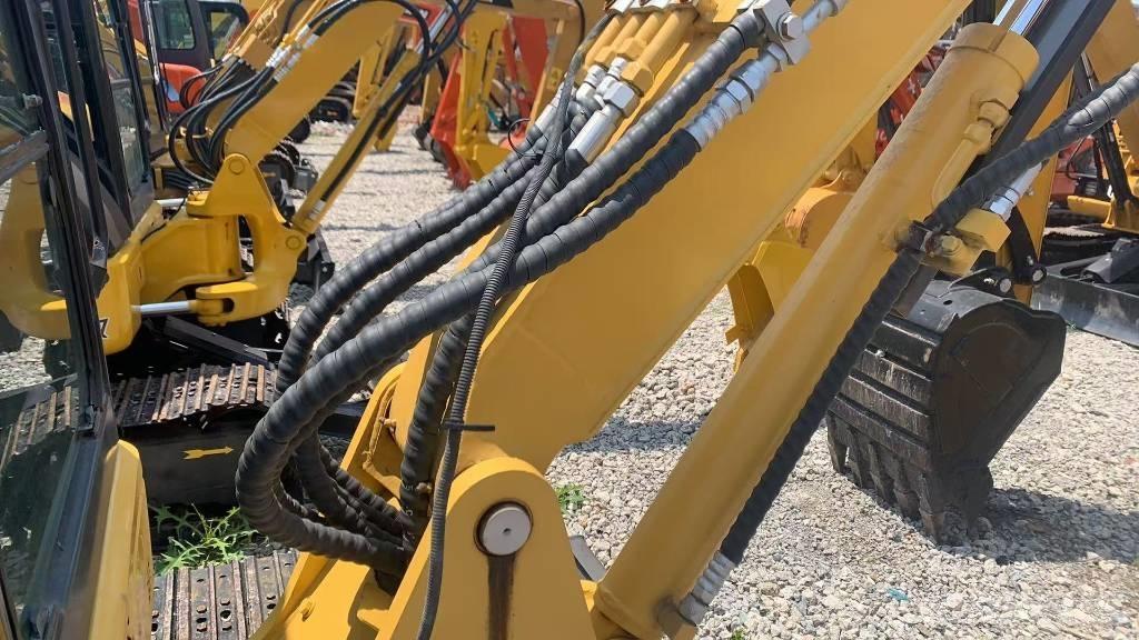 Komatsu PC 55 MR حفارات زحافة