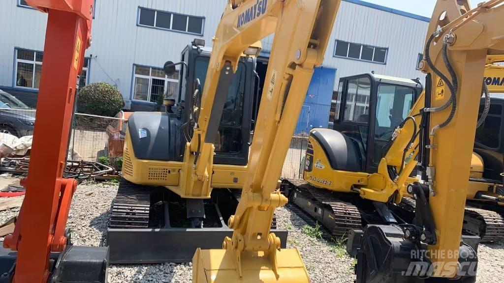 Komatsu PC 55 MR حفارات زحافة