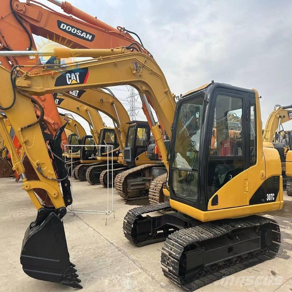 CAT 307 C حفارات زحافة