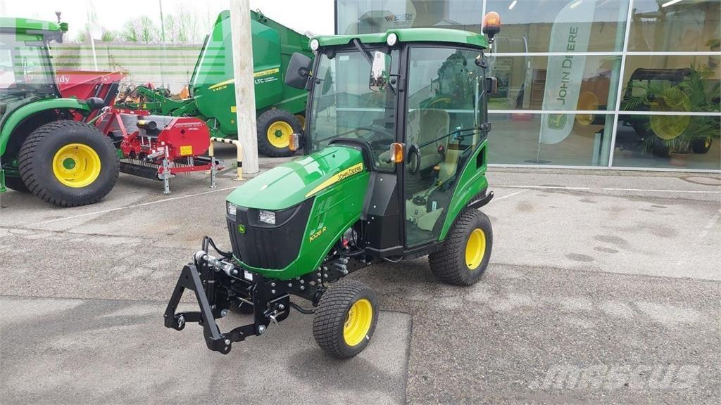 John Deere 1026R الجرارات