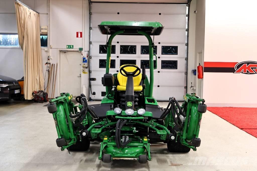 John Deere 9009 A تقطيع وتقليم وتحيط جزازات