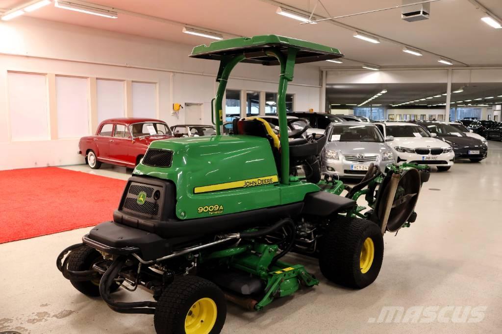 John Deere 9009 A تقطيع وتقليم وتحيط جزازات