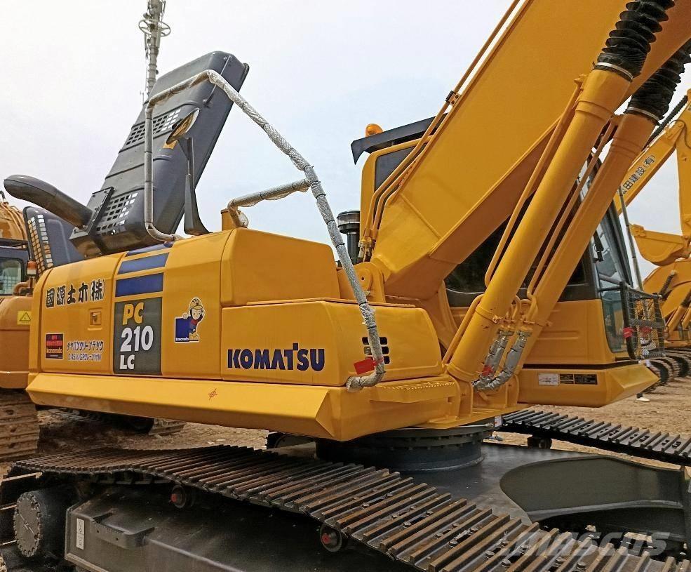Komatsu PC 210 حفارات زحافة