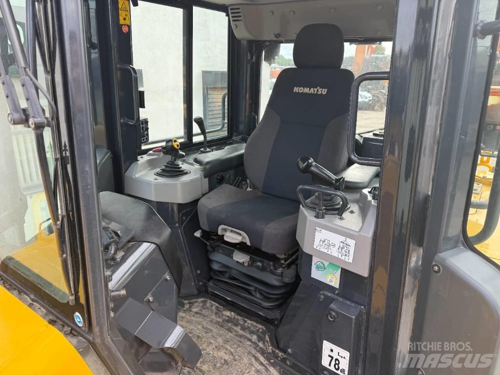Komatsu D 71P Xi-24 بلدوزرات مجنزرة