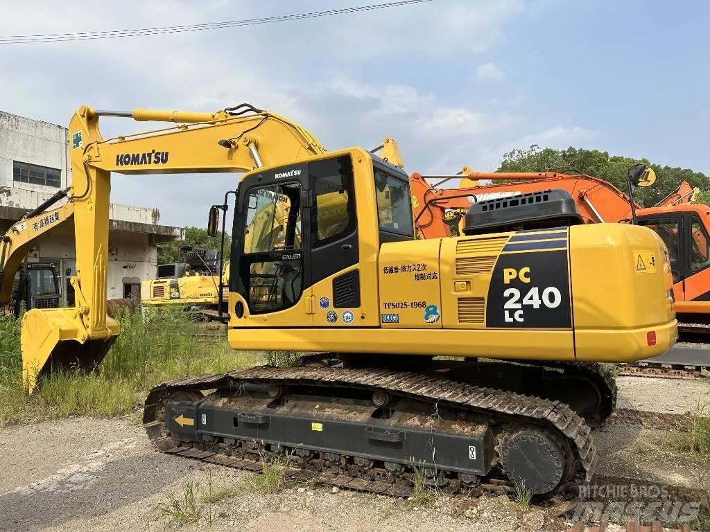 Komatsu PC 240 LC-8 حفارات زحافة