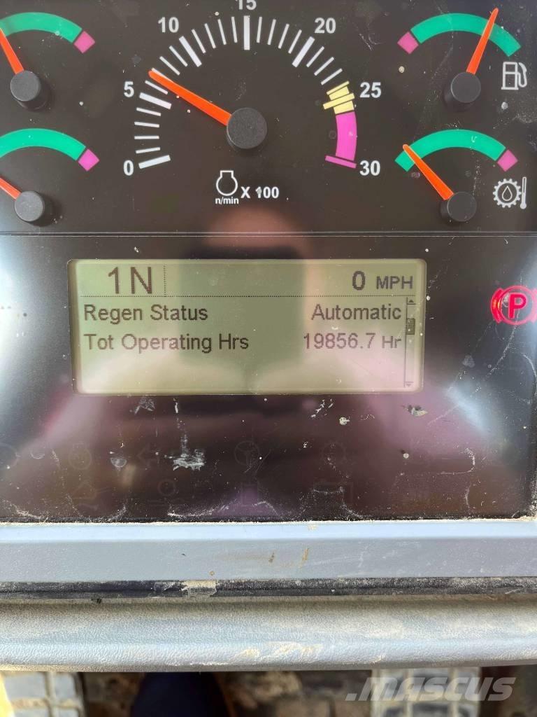 CAT 966 K لوادر بعجل