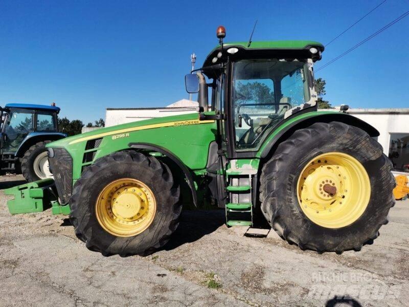 John Deere 8295 R الجرارات