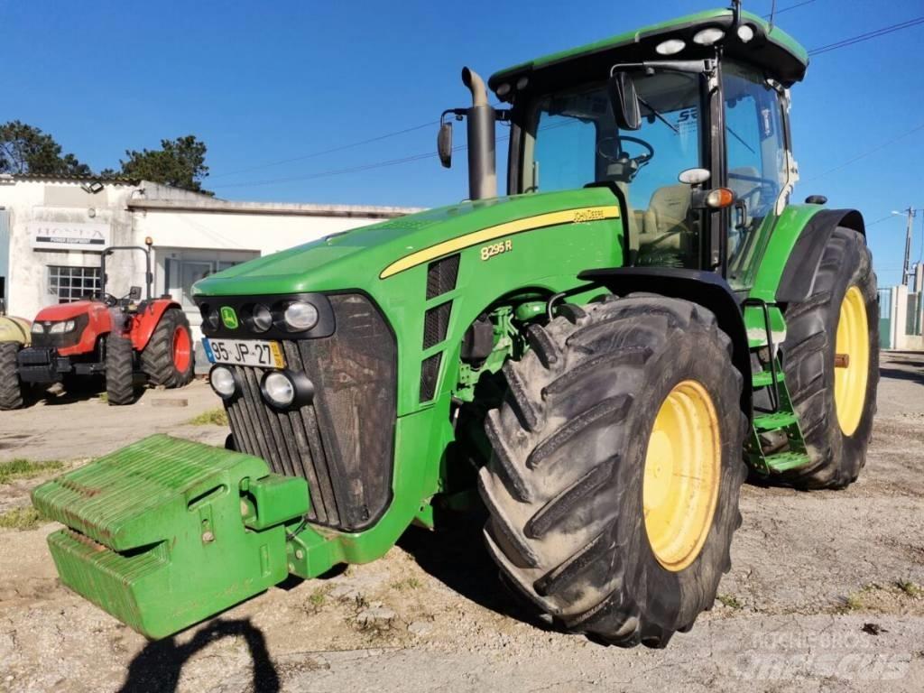 John Deere 8295 R الجرارات