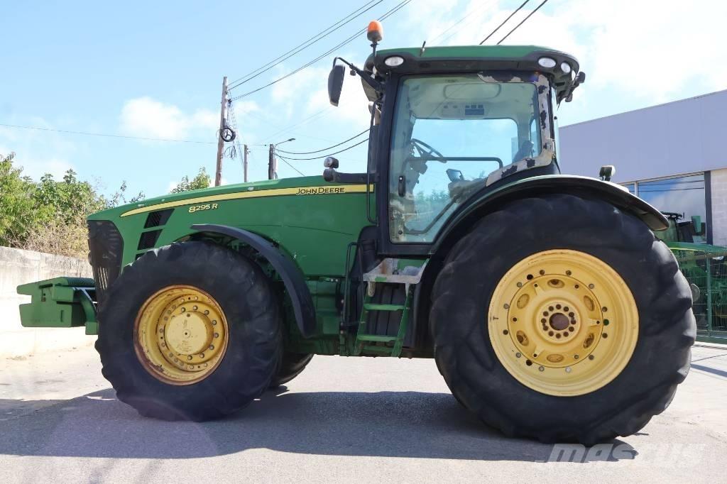 John Deere 8295 R الجرارات