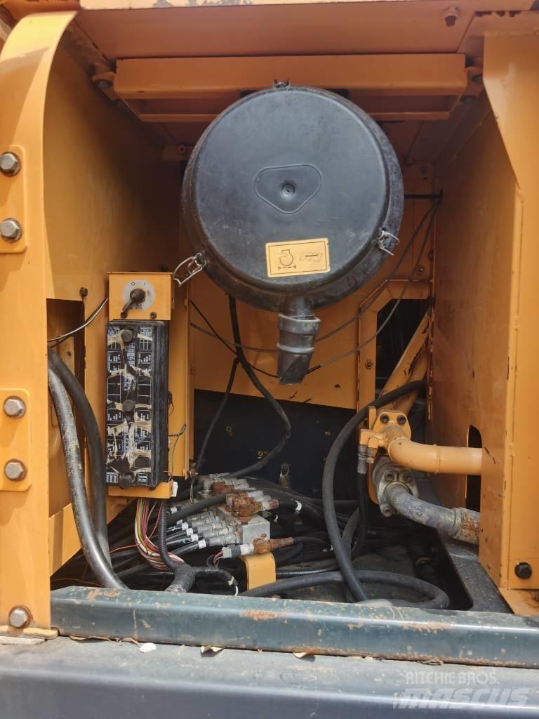 Hyundai R305LC-9T حفارات زحافة