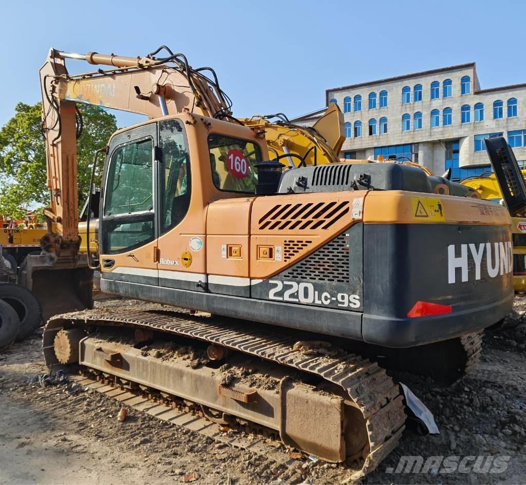 Hyundai R220LC-9S حفارات زحافة