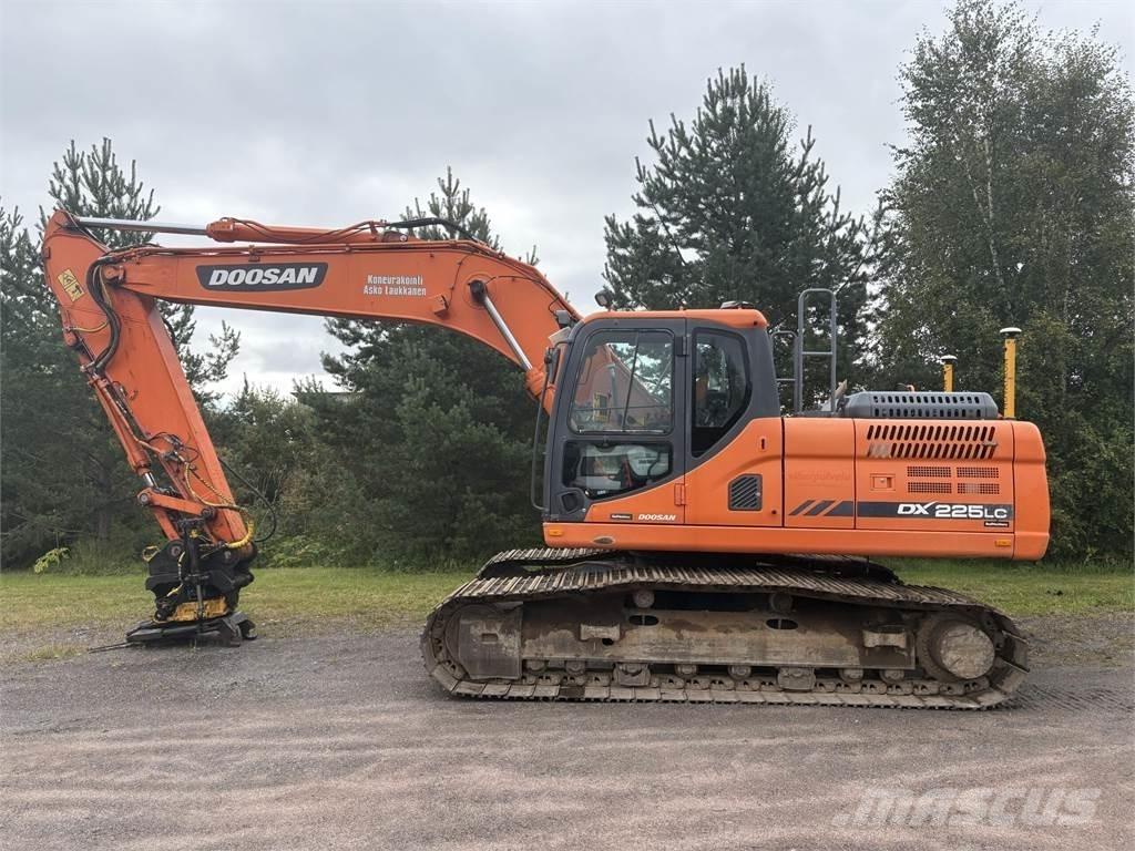 Doosan DX225LC-3 حفارات زحافة