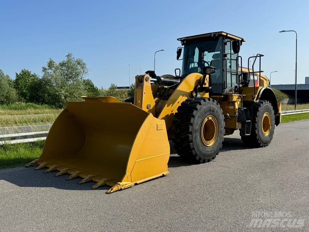 CAT 950M لوادر بعجل