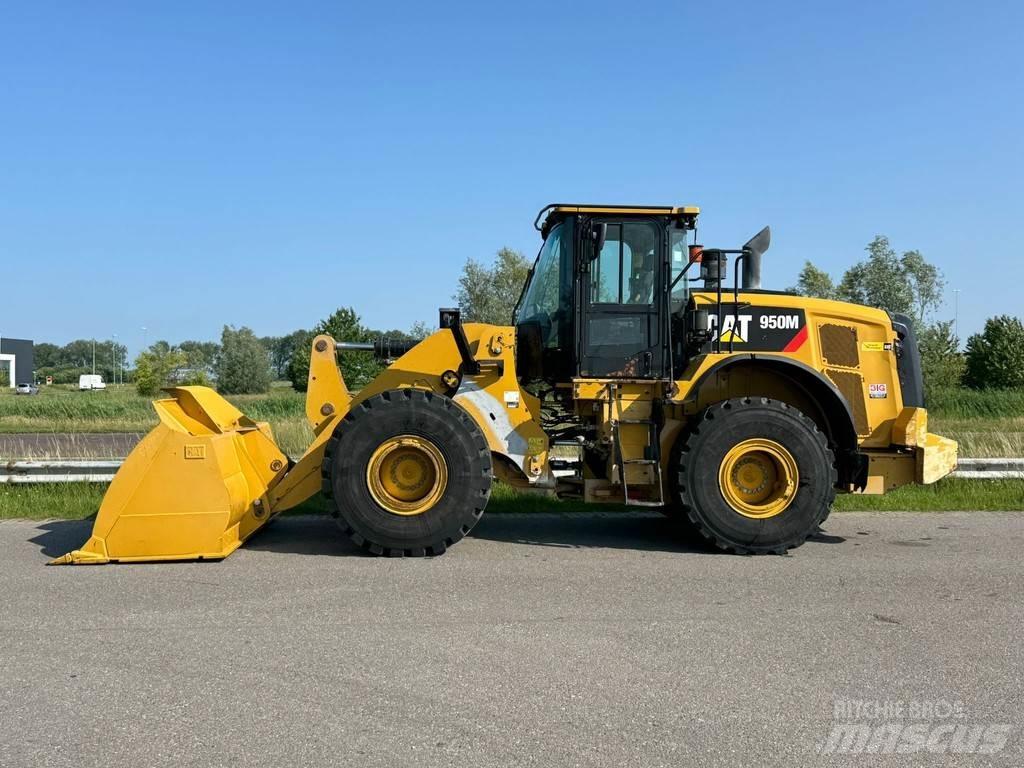 CAT 950M لوادر بعجل