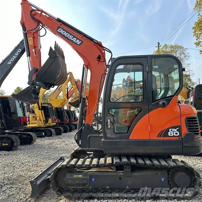 Doosan DX 60 حفارات زحافة
