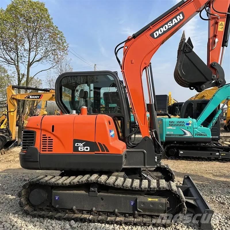 Doosan DX 60 حفارات زحافة