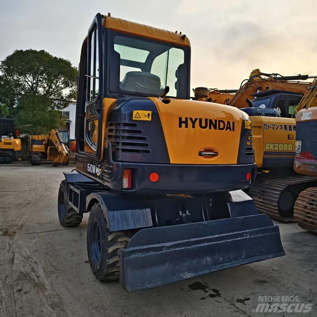 Hyundai Robex 60 VS حفارات صغيرة أقل من 7 طن (حفارات صغيرة)