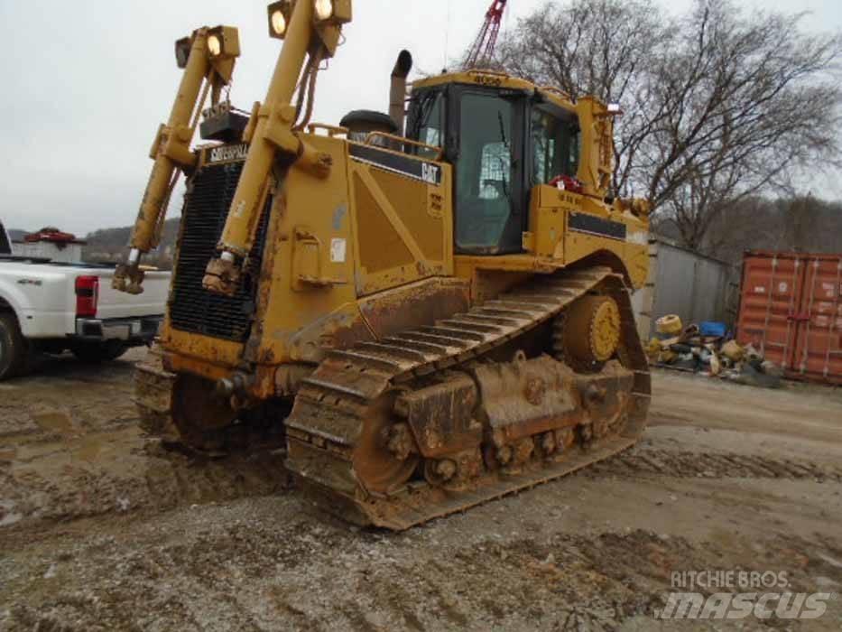 CAT D 8 T بلدوزرات مجنزرة