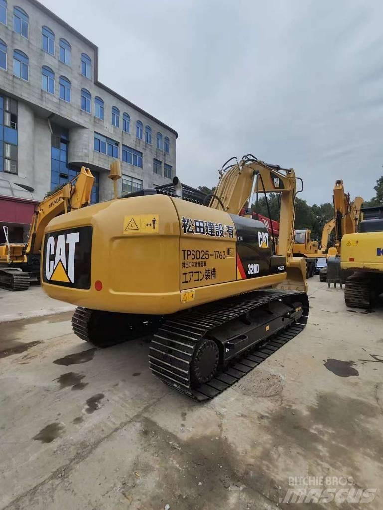 CAT 320 D حفارات زحافة