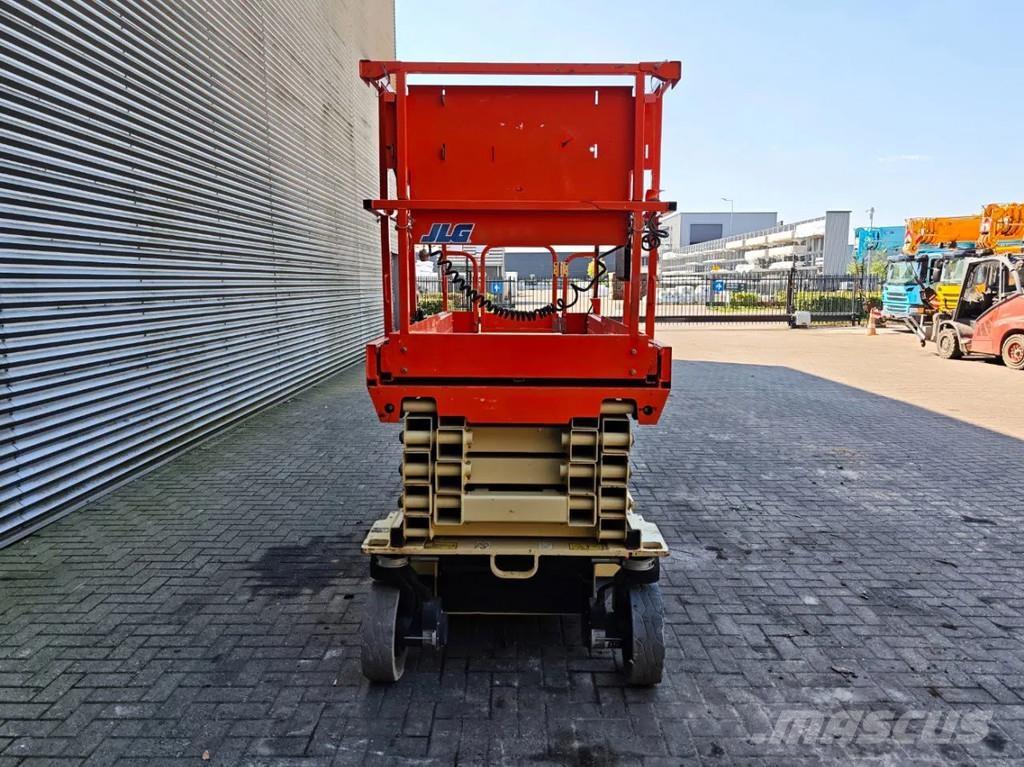 JLG 3246 ES رافعات مقصية الشكل