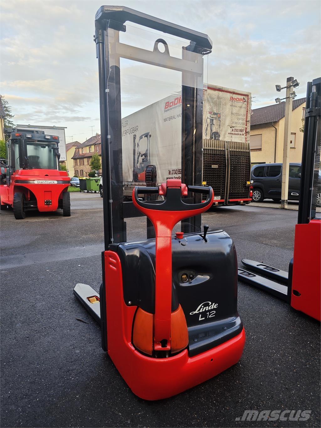 Linde L 12 شاحنات مناولة ذاتية الدفع