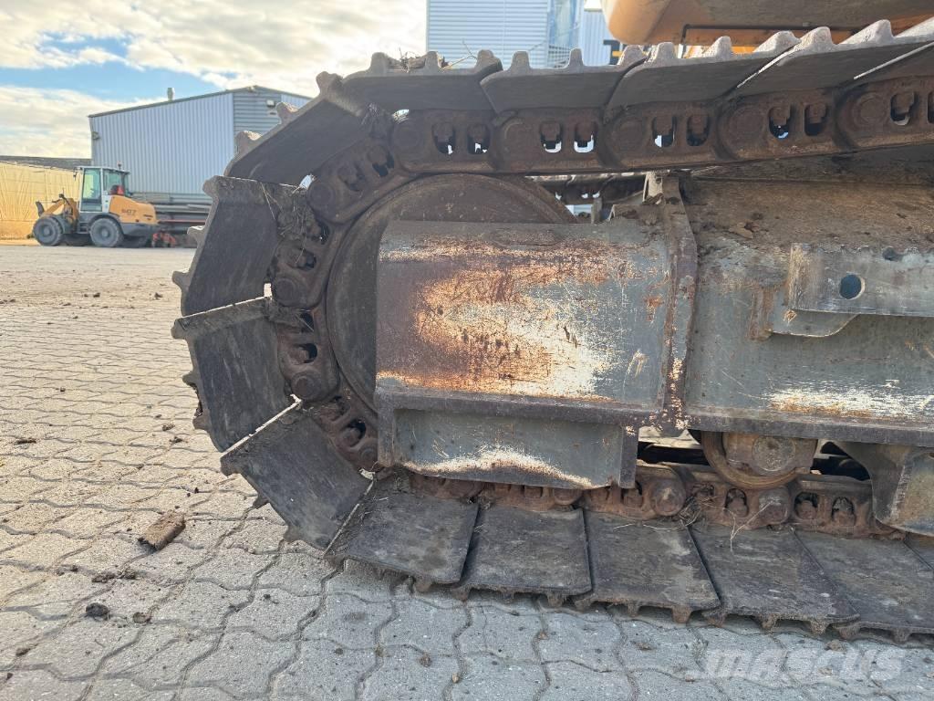 Liebherr R 922 حفارات زحافة