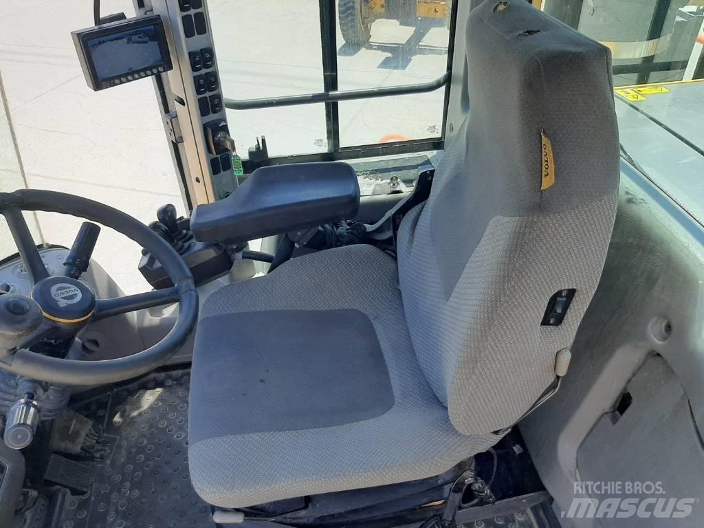 Volvo L 220 H لوادر بعجل