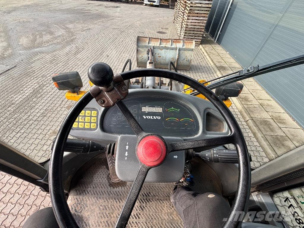 Volvo L 30 لوادر بعجل