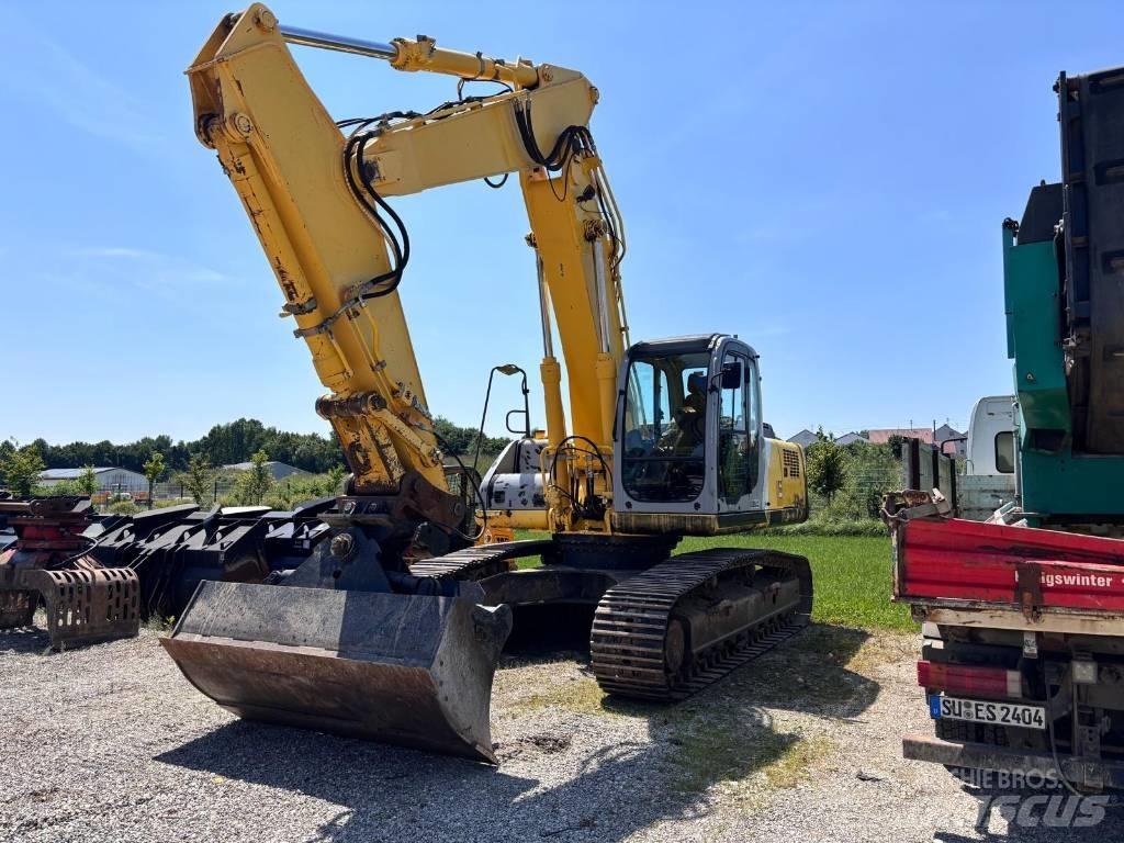New Holland E 305 حفارات زحافة