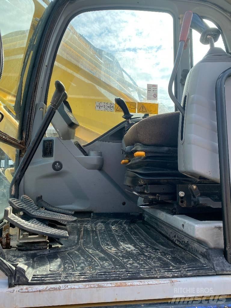 New Holland E 305 حفارات زحافة