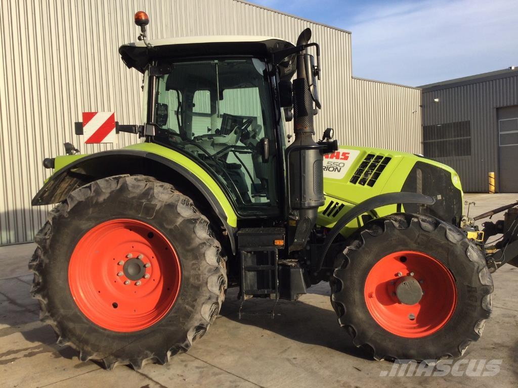 CLAAS ARION 550 الجرارات