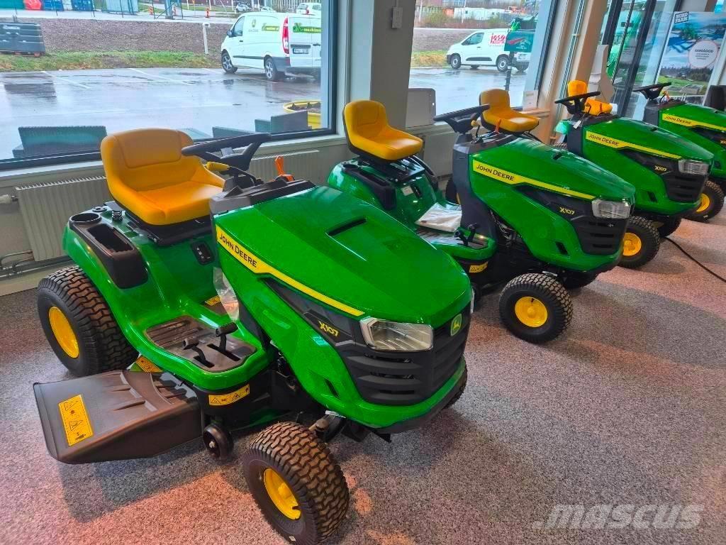 John Deere X 107 ركوب الحشائش