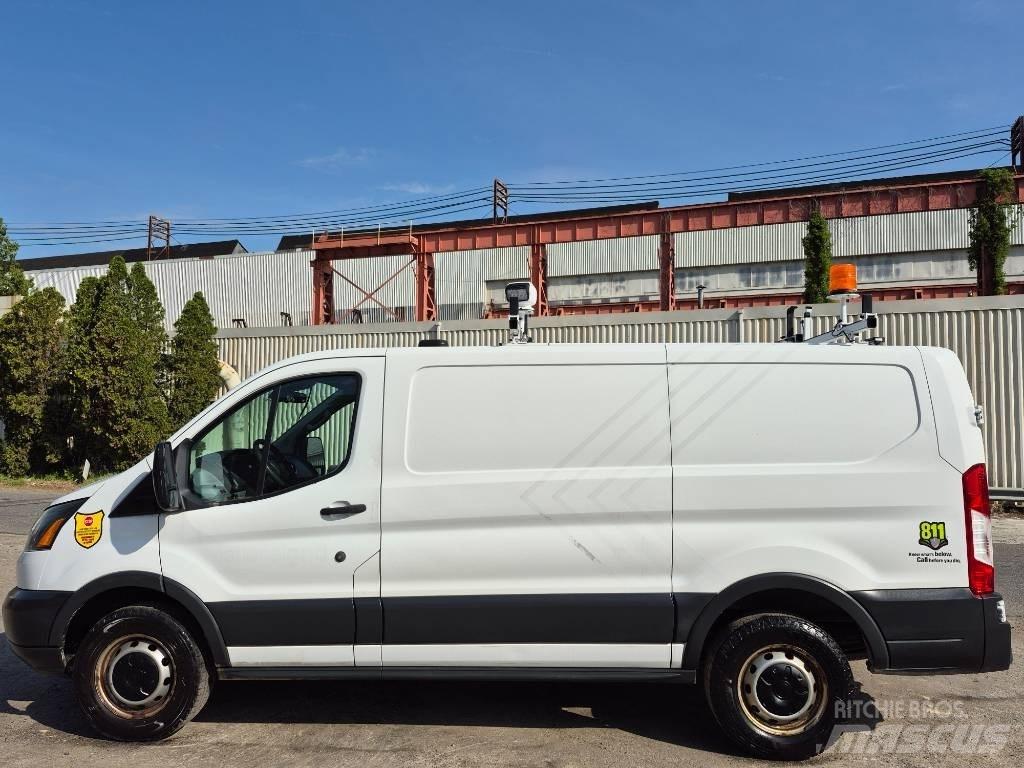 Ford Transit 250 شاحنة مقفلة