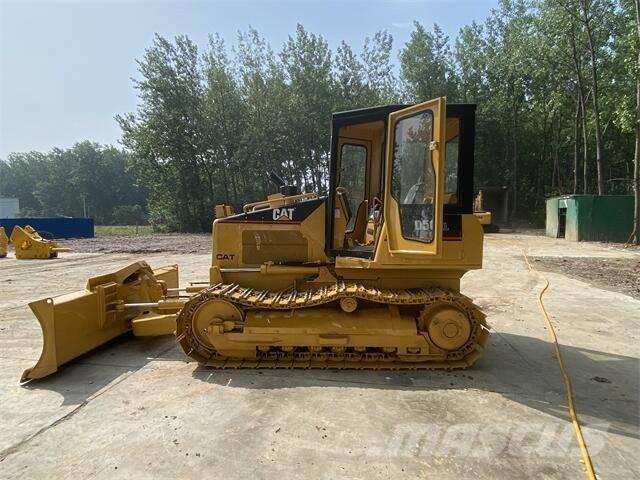 CAT D5G بلدوزرات مجنزرة