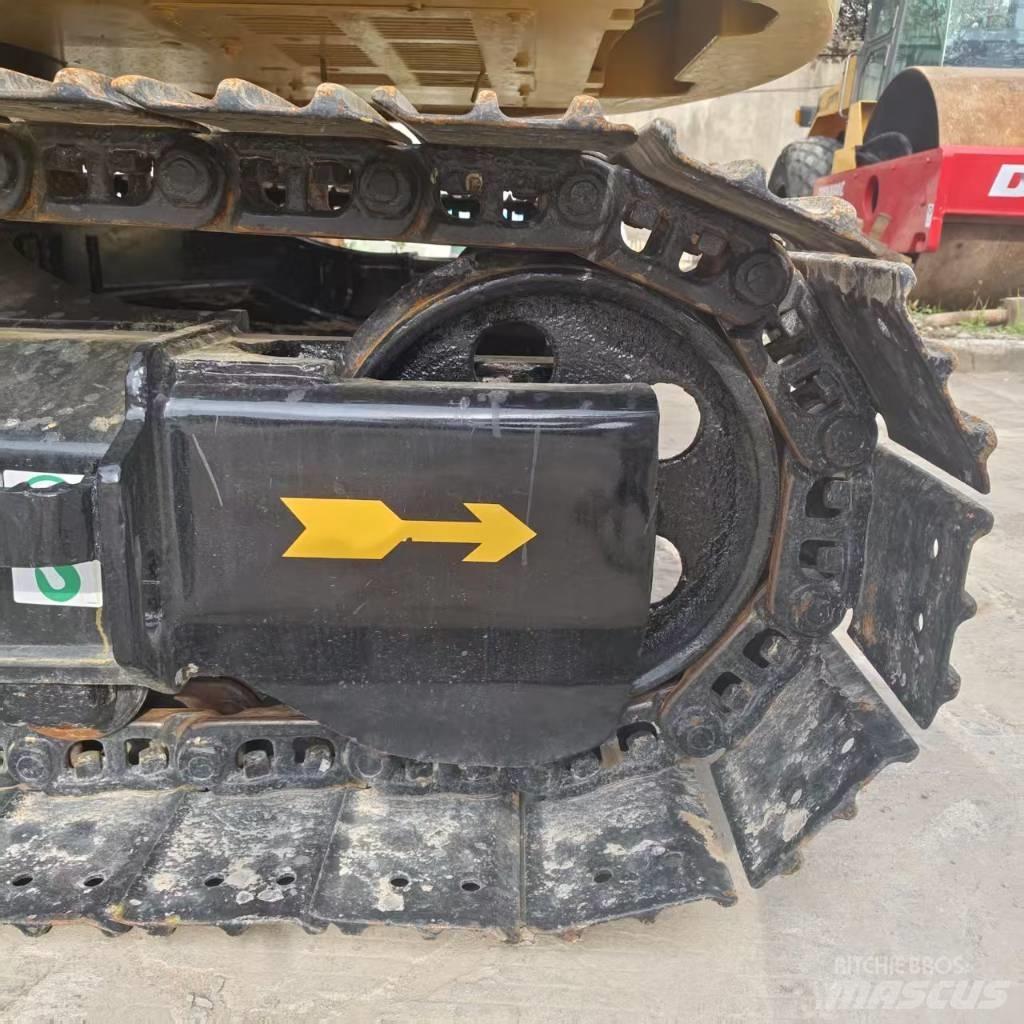 CAT 310 حفارات زحافة