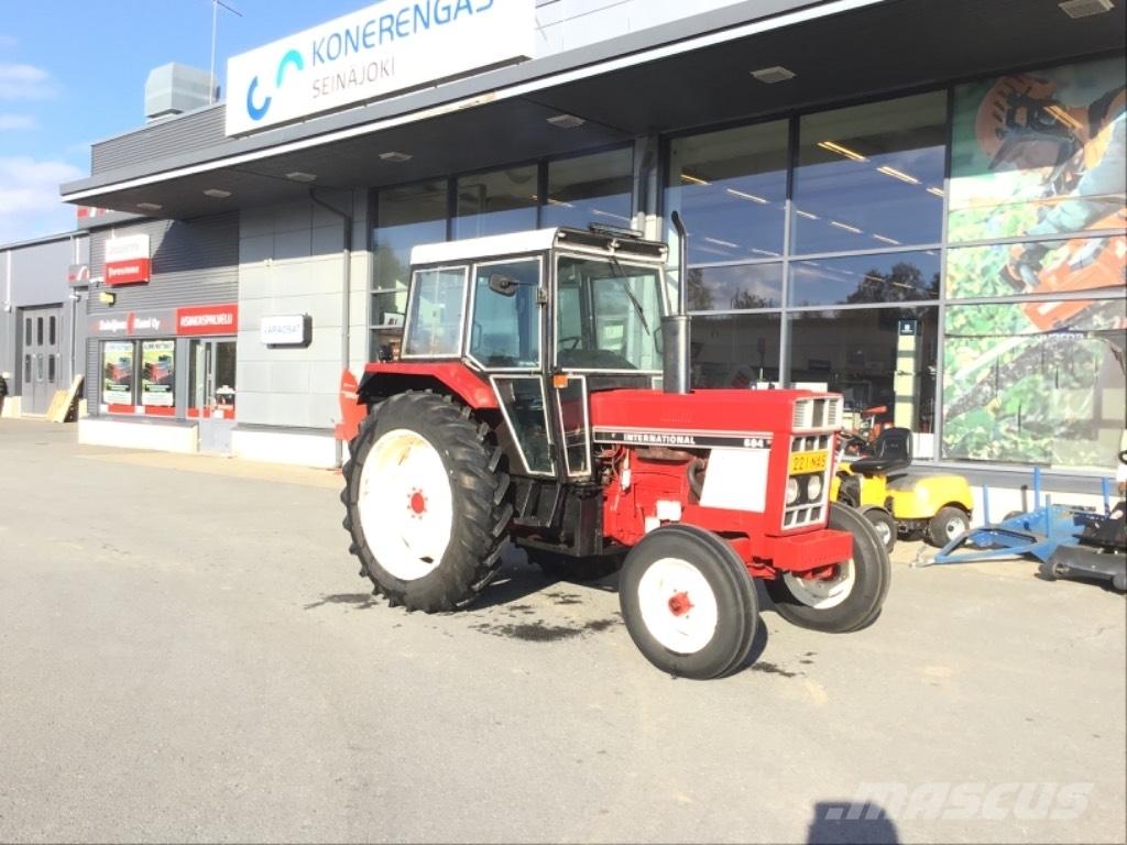 International 684 الجرارات