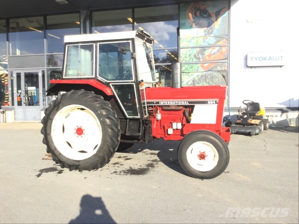 International 684 الجرارات