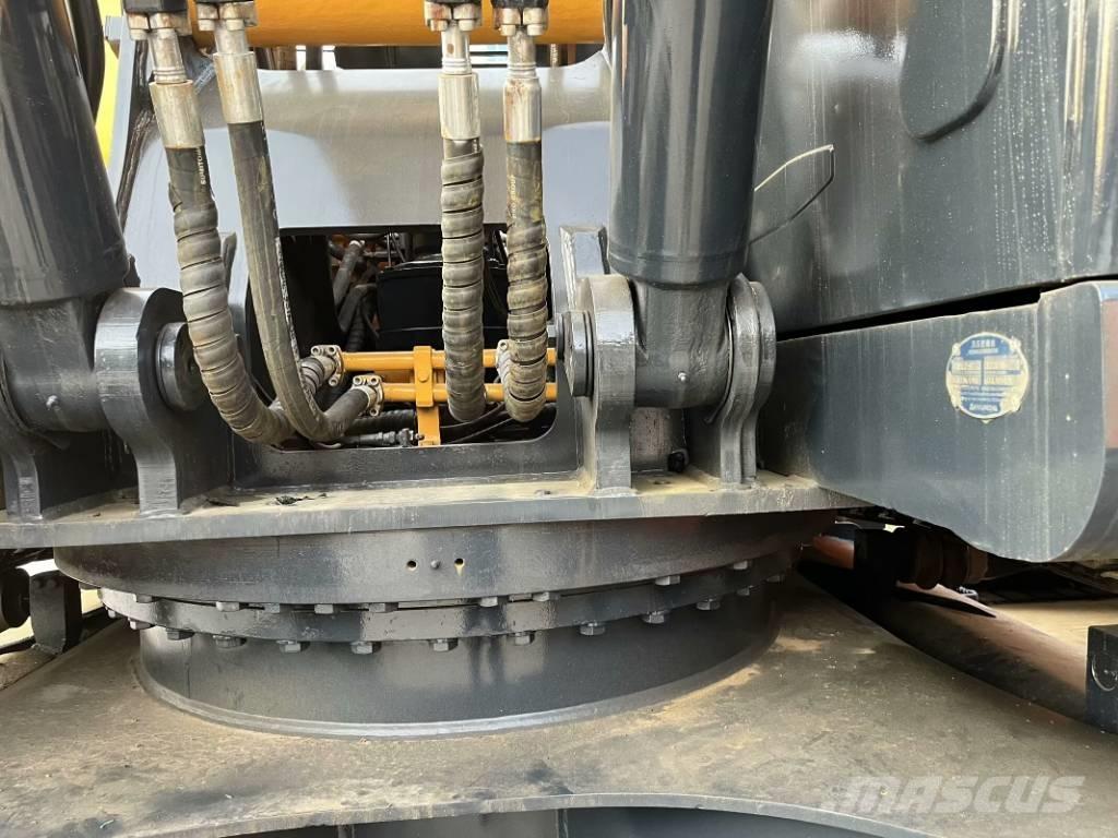 Hyundai 305 LC-9T حفارات زحافة