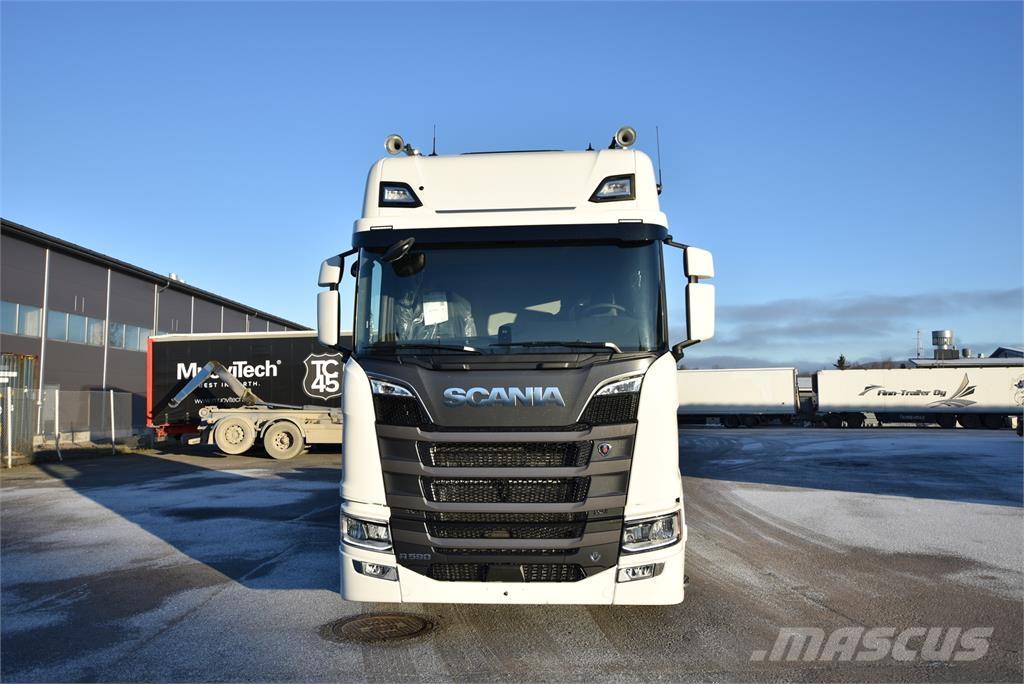 Scania R590 8X4 شاحنات بمقصورة وهيكل