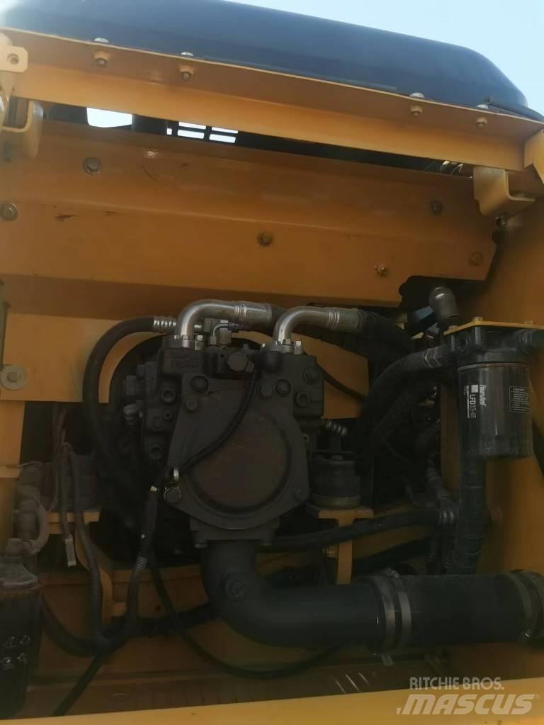 Komatsu PC 160 LC-7 حفارات زحافة
