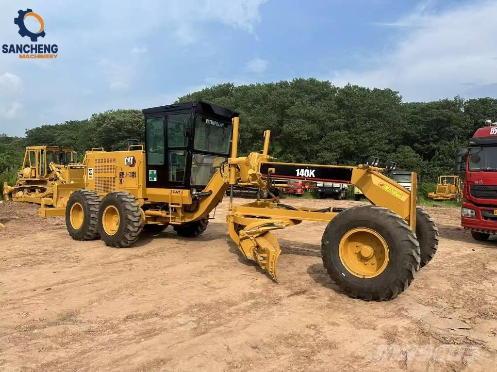 CAT 140 K معدات تمهيد الطرق