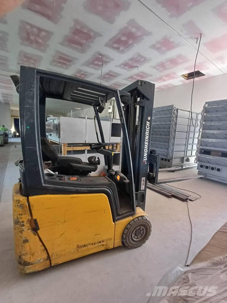Jungheinrich EFG215 شاحنات ذات رافعات شوكية تعمل بالكهرباء