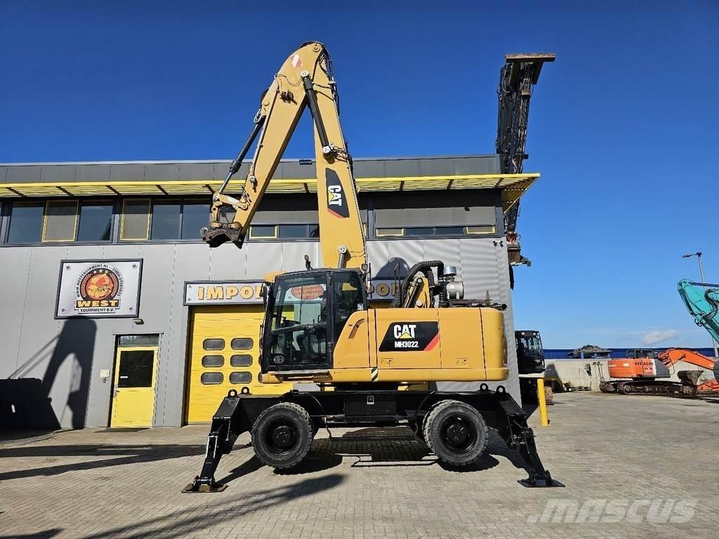CAT MH 3022 حفارات بعجل