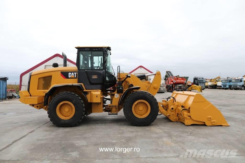 CAT 938 M لوادر بعجل