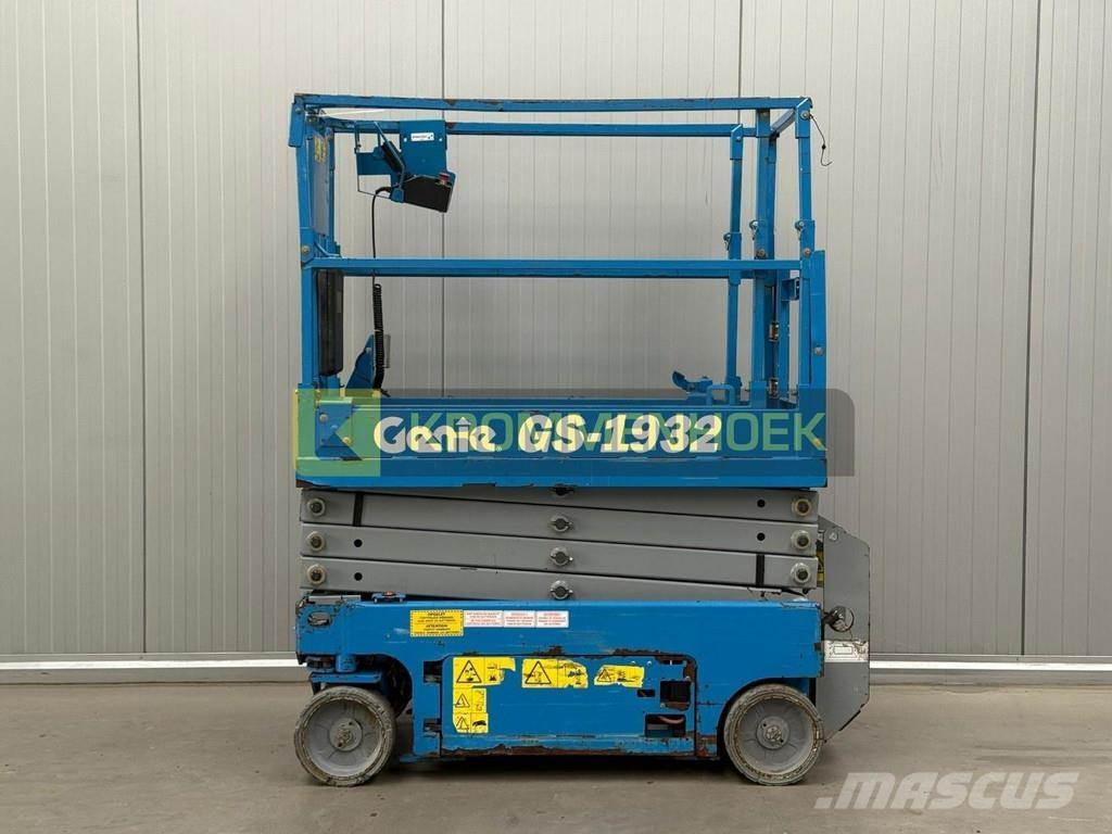 Genie GS 1932 رافعات مقصية الشكل