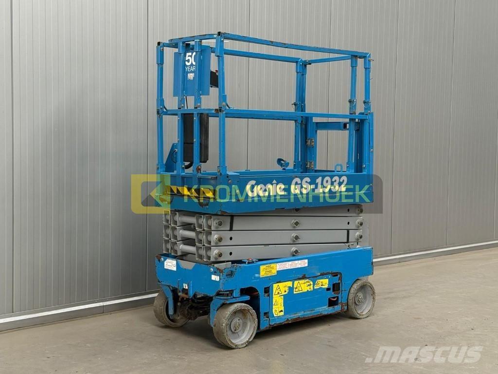 Genie GS 1932 رافعات مقصية الشكل