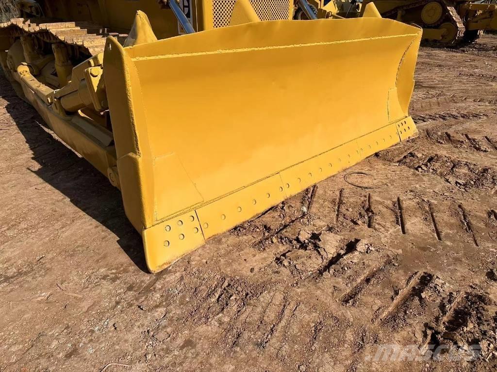 CAT D 8 K بلدوزرات مجنزرة