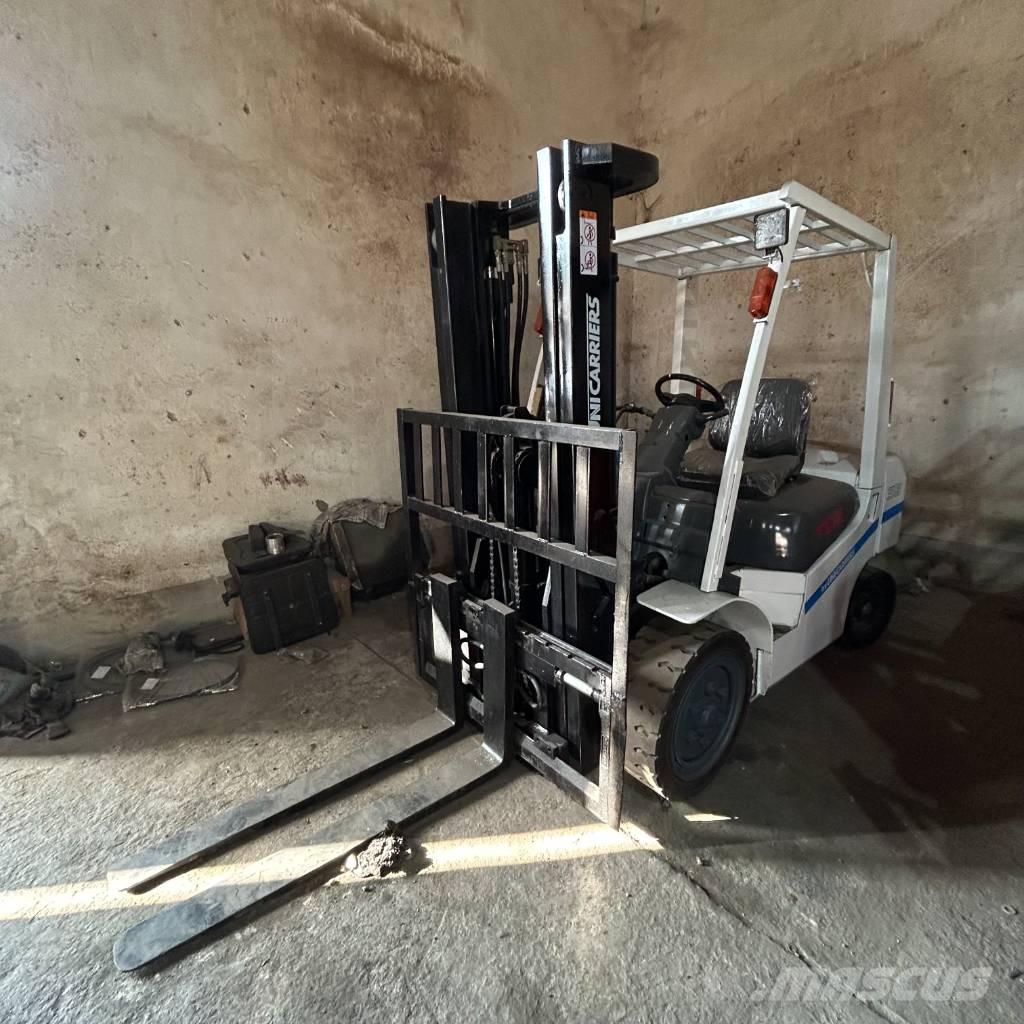 TCM FD35 شاحنات الديزل