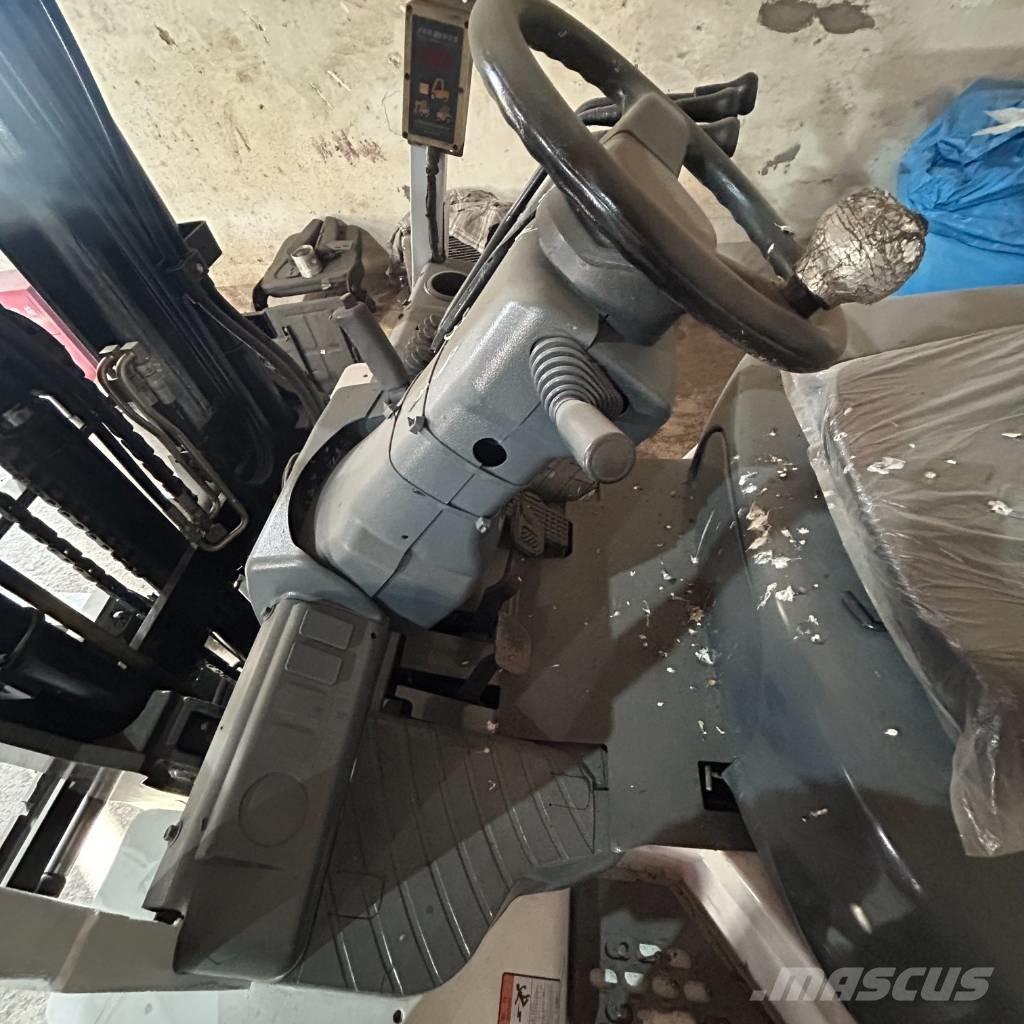 TCM FD35 شاحنات الديزل